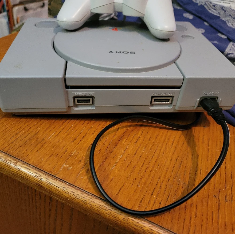 PLAYSTATION CONSOLE W/ ADAPTOR & CONTROLLER